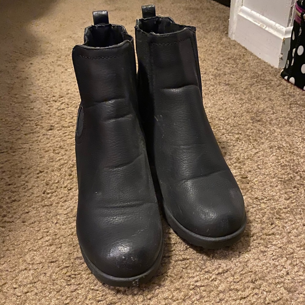 Black faux leather heeled chelsea boot